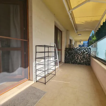 Maty Apartment Warna