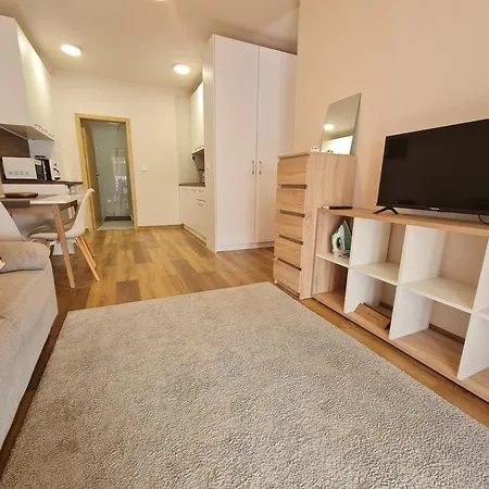 Maty Apartment Warna